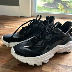 Sorrel black sneakers